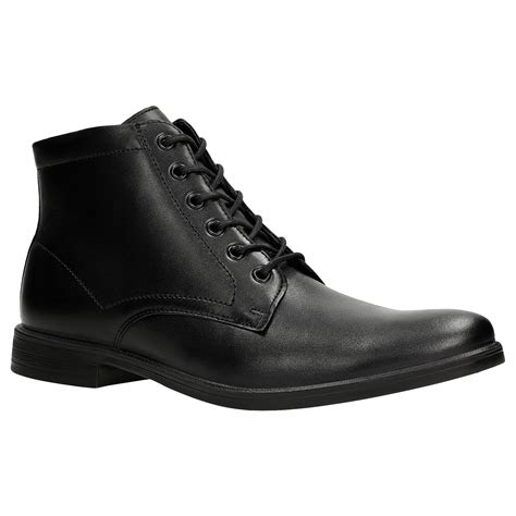 zdjęcie: eleganckie buty służbowe Wojas 9023, ułożone obok munduru galowego strażaka