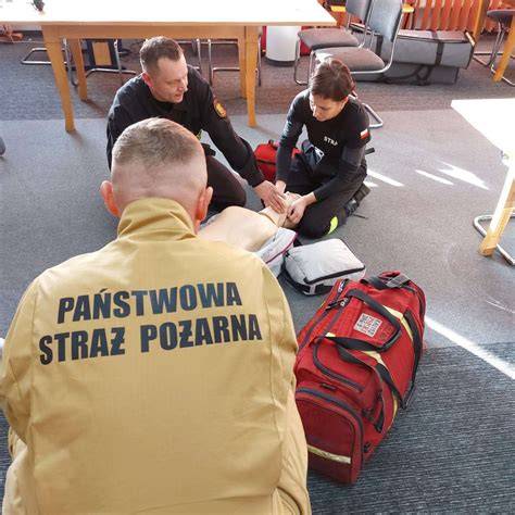 Strażacy OSP podczas szkolenia z pierwszej pomocy