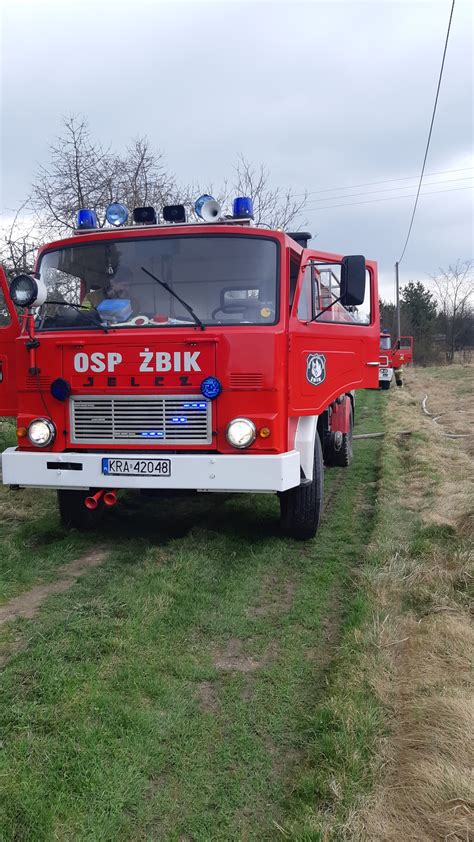 Współczesny samochód pożarniczy OSP Żbik