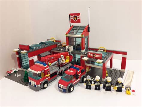 Zestawy klocków LEGO z remizami strażackimi