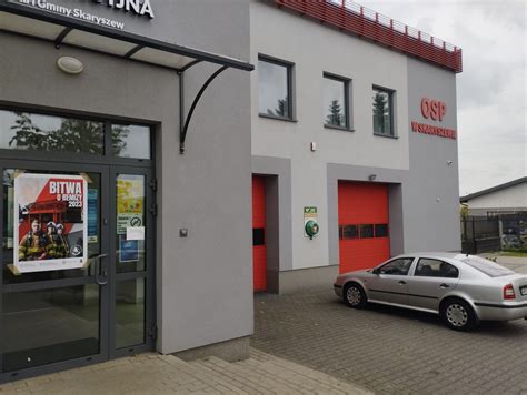 Zdjęcie przed i po rozbudowie strażnicy OSP w Skaryszewie
