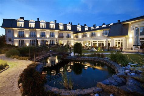 Zdjęcie przedstawiające hotel Rezydencja Luxury z zewnątrz