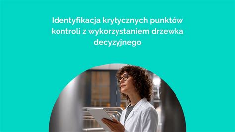 zdjęcie przedstawiające przedstawicieli władz obserwujących rzekę lub punkty kontrolne
