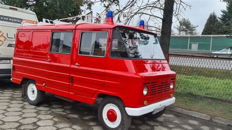 Zabytkowy żuk strażacki prezentowany na pikniku