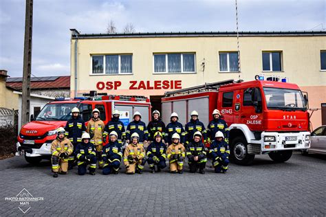Historyczne zdjęcie strażaków OSP Zalesie lub pierwszej remizy