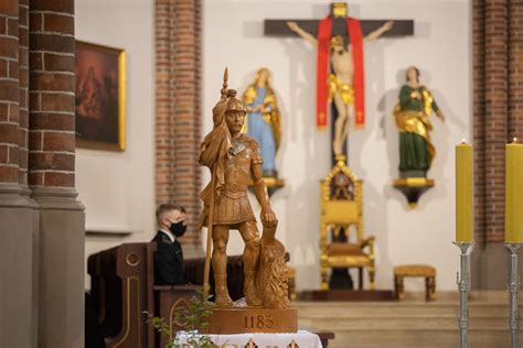 figura św. Floriana patrona strażaków w Bobowej