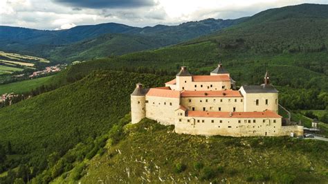 Zamek Krasna Horka przed pożarem, ujęcie architektoniczne prezentujące jego piękno