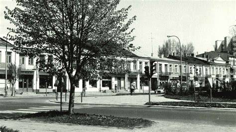 Archiwalna fotografia przedstawiająca wydarzenia w Gdańsku z początku lat 80. XX wieku