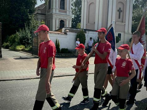 Młodzieżowa Drużyna Pożarnicza w Kwilczu podczas ćwiczeń