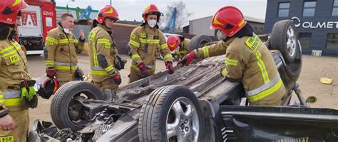 Zdjęcie przedstawiające ćwiczenia z zakresu ratownictwa technicznego