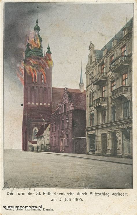 Strażacy gaszący pożar wieży kościoła św. Katarzyny