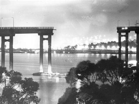 Historical photo of the Łazienkowski Bridge fire in 1975