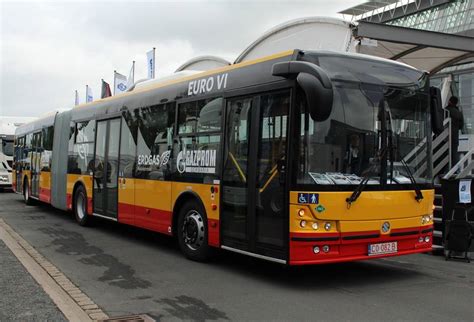 Zdjęcie wraku autobusu Solbus SM-18 HL po pożarze na ulicy Legionów w Częstochowie