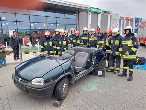 symulacja akcji ratunkowej straży pożarnej i policji w Giżycku