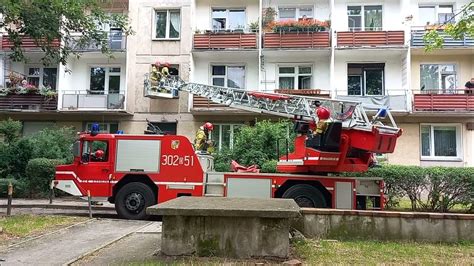 Wóz strażacki i akcja ratunkowa