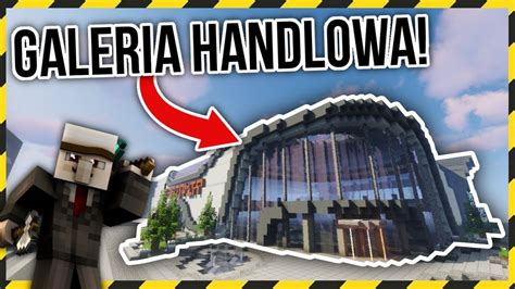 Widok na galerię handlową w Kolnie objętą zadymieniem