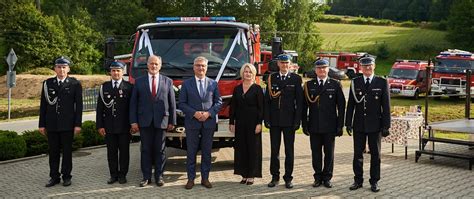 Uroczyste przekazanie nowego samochodu ratowniczo-gaśniczego jednostce OSP