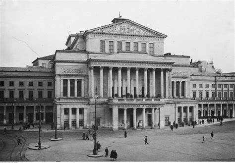 zdjęcie Teatru Narodowego w Warszawie po pożarze w 1985 roku