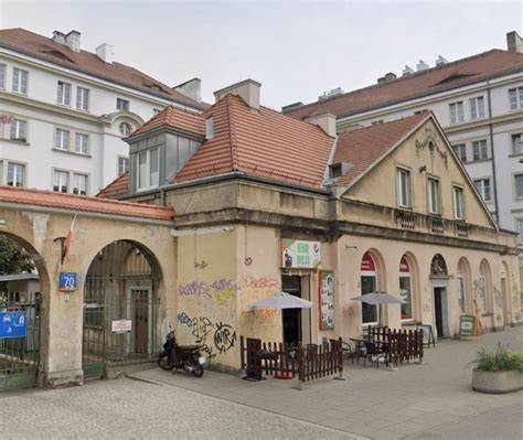 zdjęcie spalonej kamienicy przy ulicy Targowej 80 w Warszawie