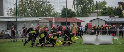 drużyny strażackie podczas konkurencji