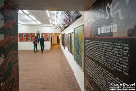 Mural przedstawiający Zdzisława Beksińskiego w Sanoku
