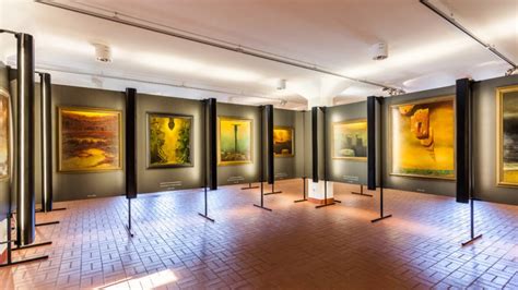 Wnętrze galerii Zdzisława Beksińskiego w Muzeum Historycznym w Sanoku