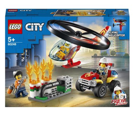 zdjęcie zestawu LEGO City 60248 w akcji, z helikopterem na lince