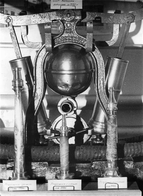 Stara sikawka ręczna, symbol początków OSP Olchowa