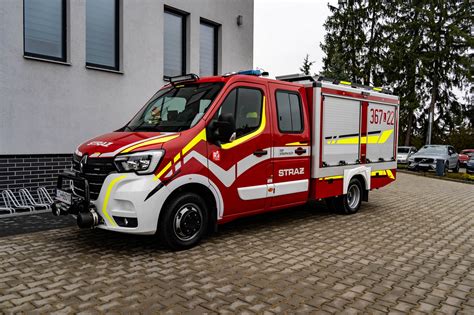 Nowy lekki pojazd pożarniczy Renault Master przekazywany dla OSP Sielec
