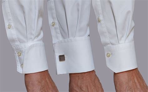 Zbliżenie na detale koszuli wyjściowej PSP: kołnierzyk, mankiet, guziki