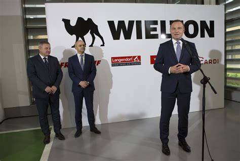 Infografika przedstawiająca rozkład zakładów produkcyjnych Wielton w Wieluniu