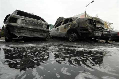 Spalone samochody na parkingu depozytowym policji w Zdunach