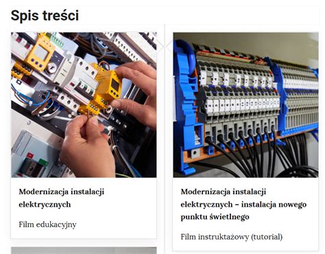 Tematyczne zdjęcie przedstawiające rozdzielnię elektryczną z oznaczeniem PWP w tle obiektu przemysłowego
