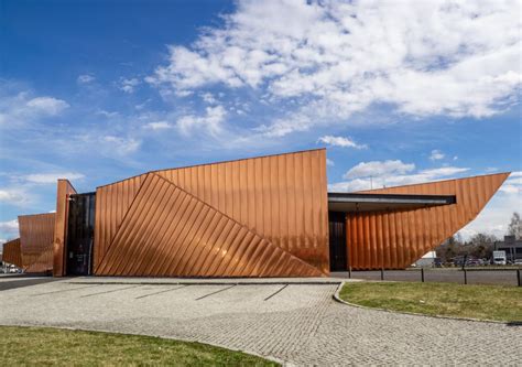 Architektura Muzeum Ognia w Żorach w kształcie płomieni