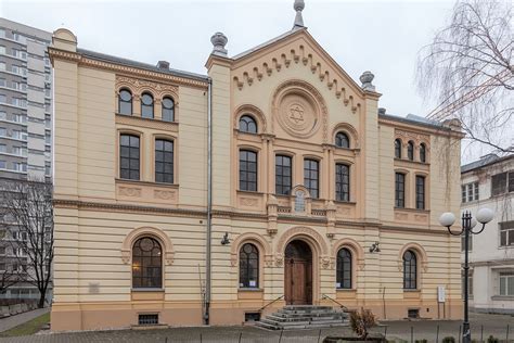 Archiwalne zdjęcie synagogi im. Nożyków w Warszawie z okresu zdarzenia