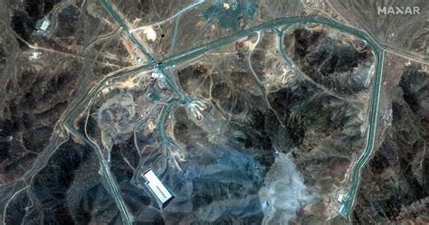 zdjęcia z drona przedstawiające skalę zniszczeń pożaru na targowisku