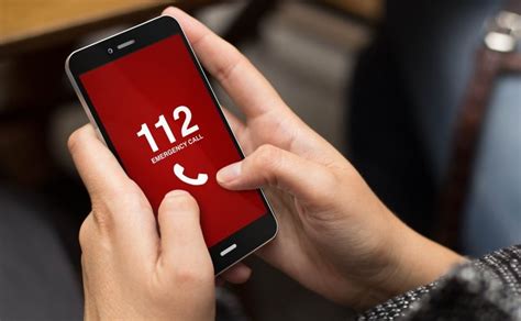 Telefoniczne zgłoszenie pożaru - osoba dzwoniąca na numer alarmowy