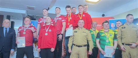 Uczestnicy I Otwartych Zawodów Strażackich w Konojadach