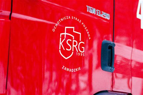 Przykłady haftów na koszulkach strażackich (logo, nazwa jednostki, KSRG)