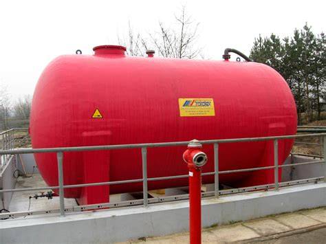 Historyczny zbiornik przeciwpożarowy z dostępem dla beczek