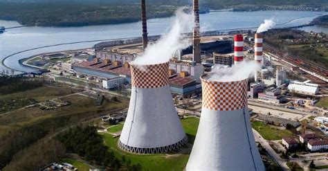 Elektrownia Rybnik z widocznymi kominami i infrastrukturą energetyczną