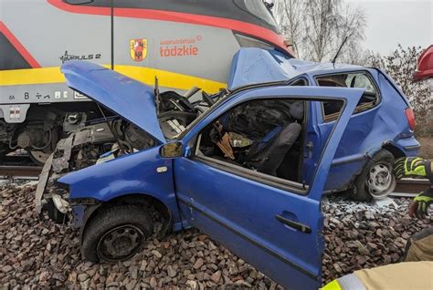 Zdjęcie wraku doszczętnie spalonego samochodu