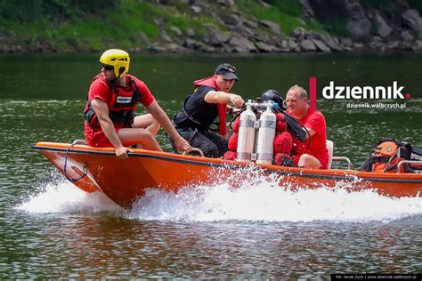Zdjęcie z akcji ratowniczej nad Dunajcem lub ratowników wodnych