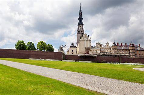 widok na Klasztor Jasnogórski w Częstochowie