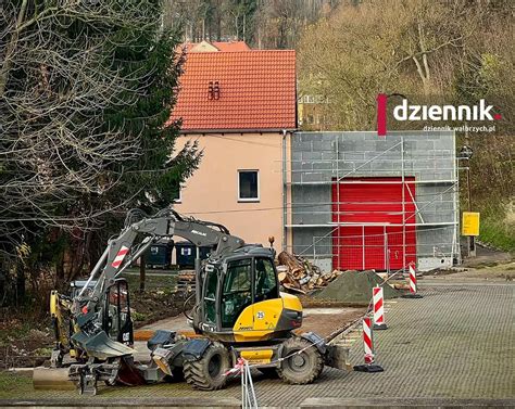 schematyczny plan nowego garażu OSP w Samwodzie z zaznaczonym miejscem na dwa samochody i zapleczem socjalnym