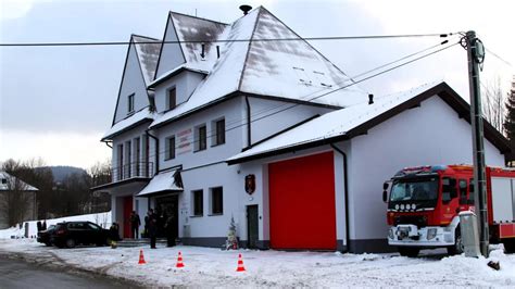 zdjęcie nowego, nowoczesnego garażu OSP w Świerżach Górnych po uroczystym otwarciu