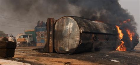 Zdjęcie przedstawiające zniszczenia po wybuchu cysterny LPG.