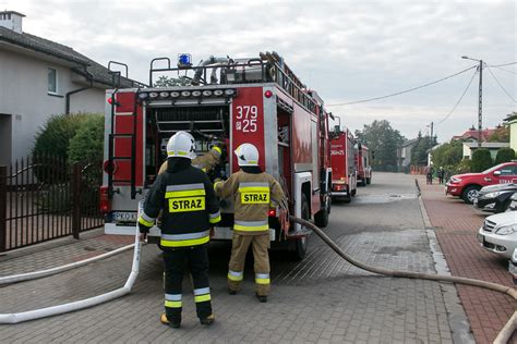 Strażacy OSP Chorzeń w akcji ratowniczej gaszenia pożaru