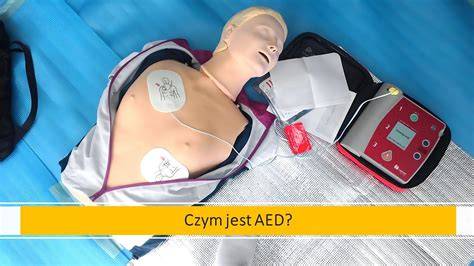 Ilustracja przedstawiająca prawidłowe umiejscowienie elektrod AED na klatce piersiowej dorosłego człowieka
