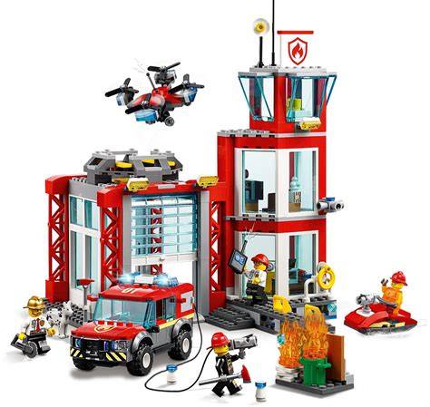 Zestaw LEGO City 60215 Remiza Strażacka z pojazdami i minifigurkami